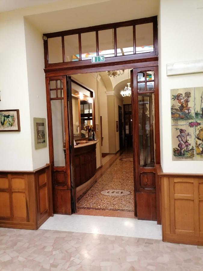 Hotel Antico Borgo Риоло-Терме Экстерьер фото