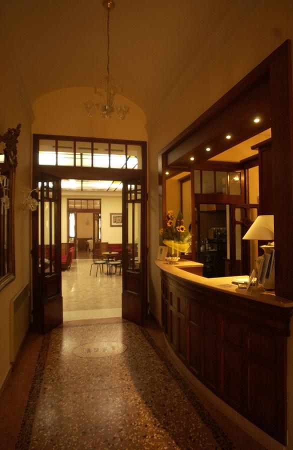 Hotel Antico Borgo Риоло-Терме Экстерьер фото