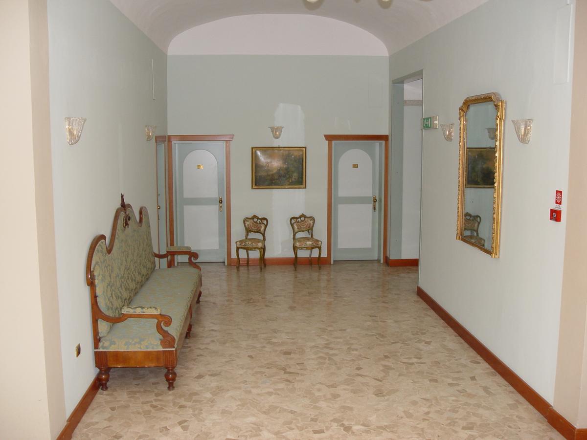 Hotel Antico Borgo Риоло-Терме Экстерьер фото