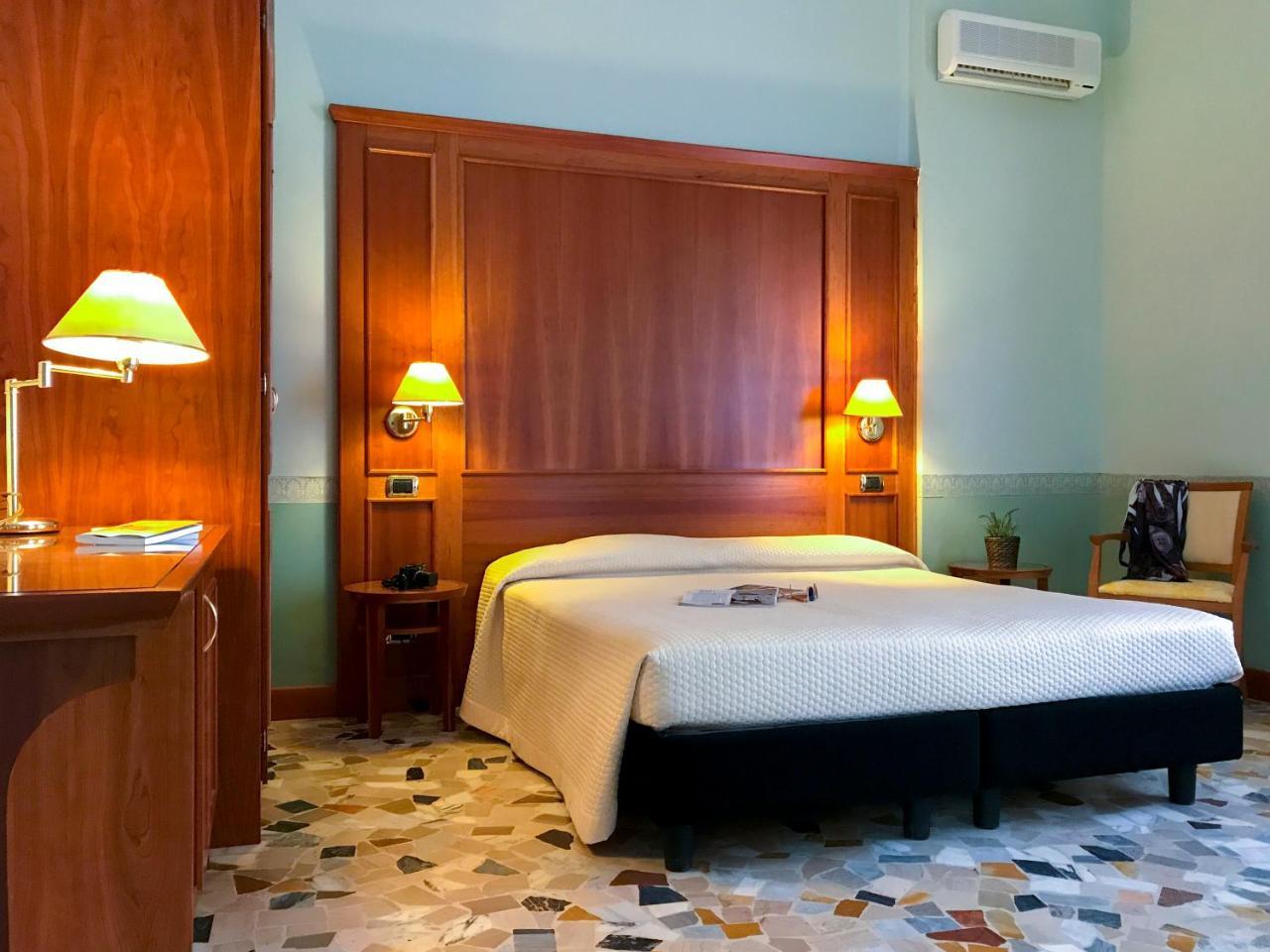 Hotel Antico Borgo Риоло-Терме Экстерьер фото