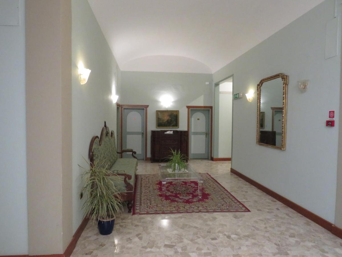 Hotel Antico Borgo Риоло-Терме Экстерьер фото